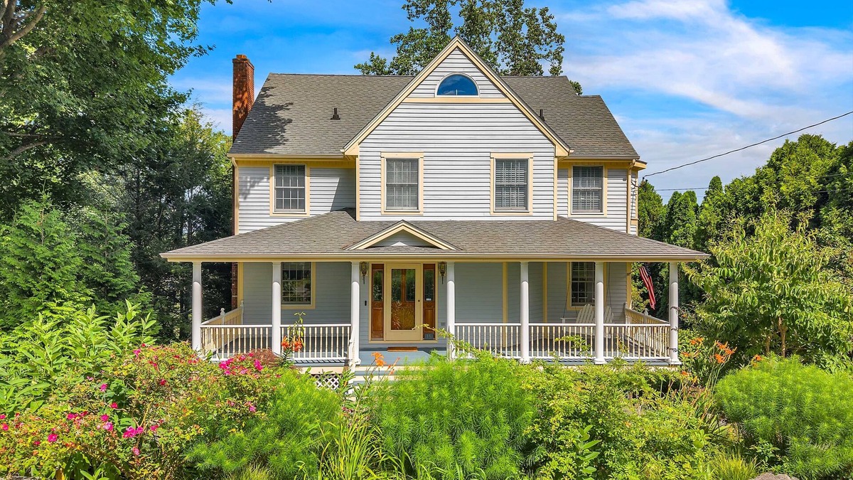 Mystic House | Charming Colonial in the Heart of Mystic