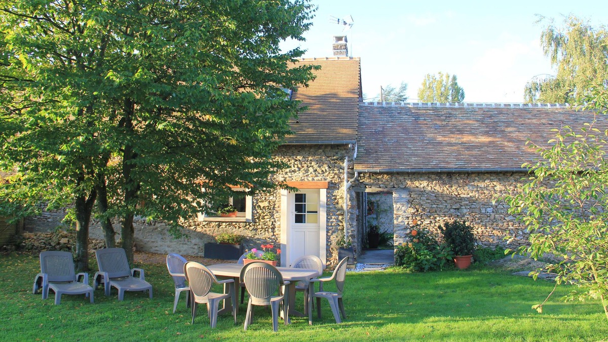 Houlbec-Cocherel Cottage | Charming, comfortable 3-star gite in the center of a quiet, wooded village.