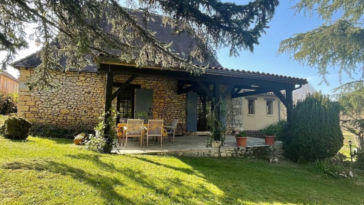 Manaurie Cottage | Charming Comfy 6 person cottage w/private pool & large garden, Les Eyzies