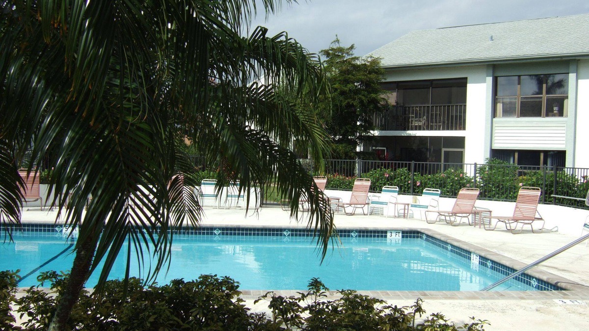 Cypress Lake Condo | Charming Condo in awesome location for shopping, dining, entertainment, beach