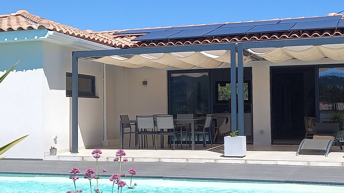 Le Beausset Villa | Charming contemporary villa with large swimming pool
