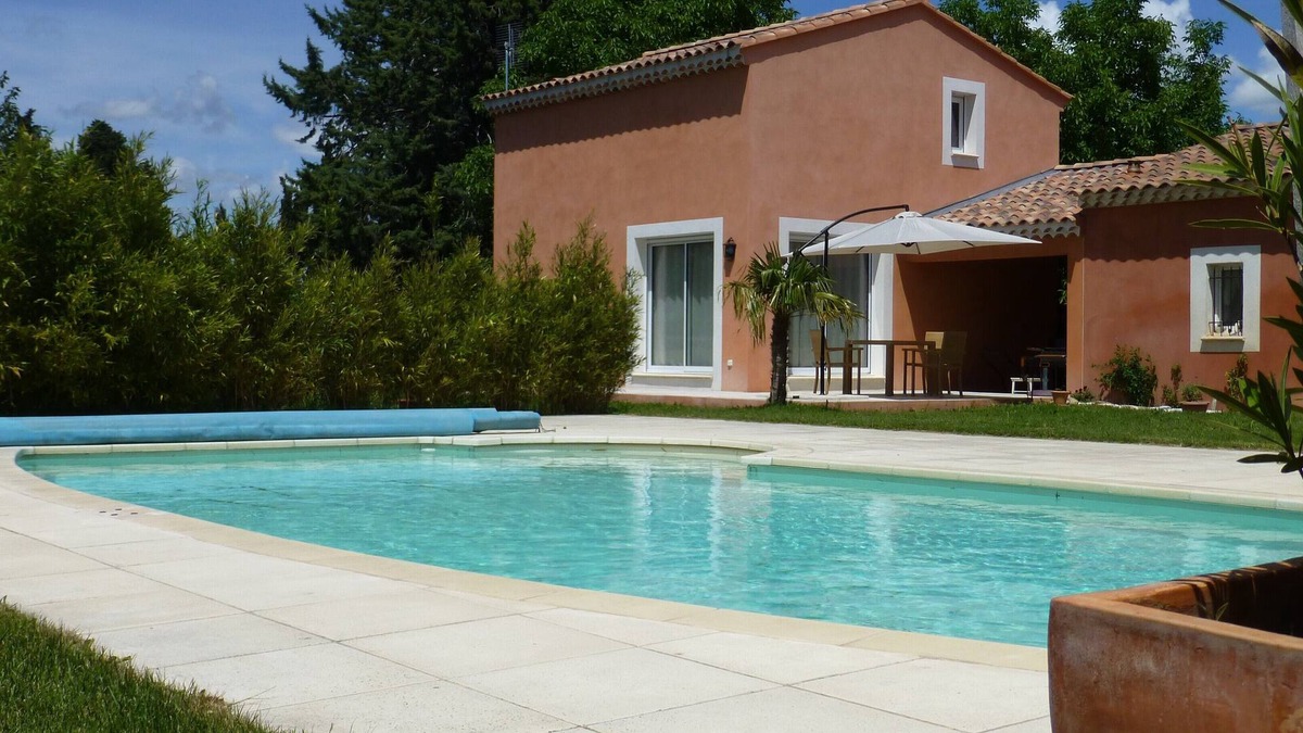 Cavaillon Cottage | Charming contemporary gîte: wooded property, private pool, Luberon view