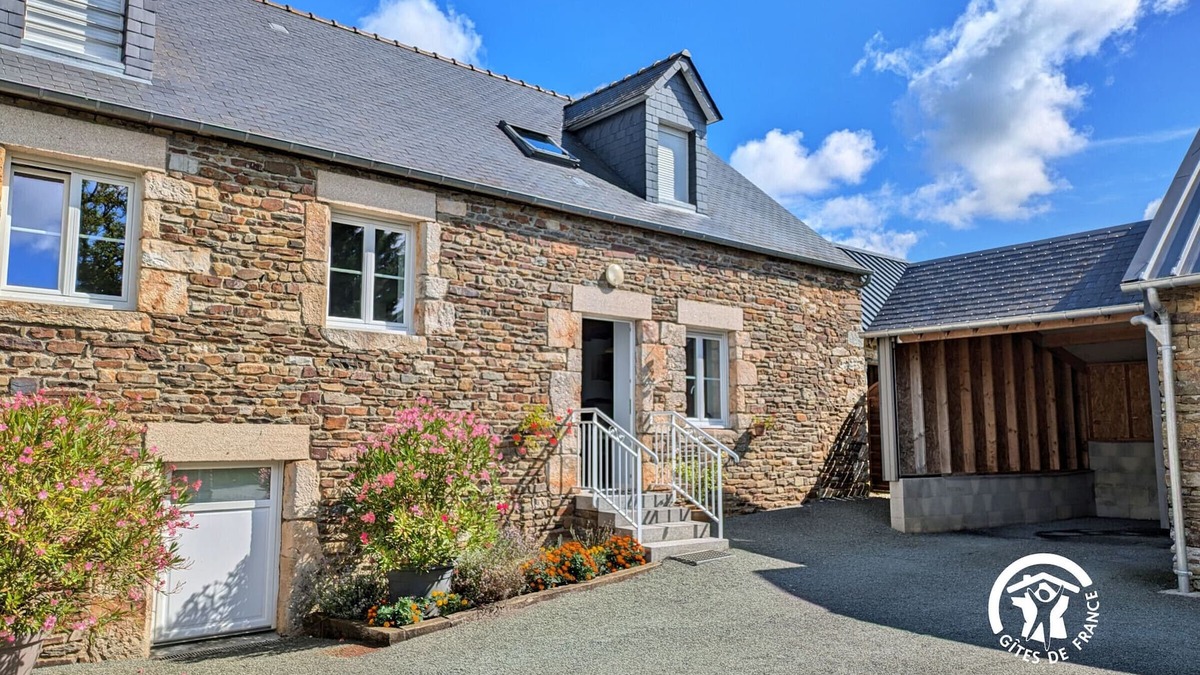 Neuilly-le-Vendin Cottage | Charming Cottage with Terrace, WiFi & Countryside Views in Normandie-Maine, Near Bagnoles de l'Orne
