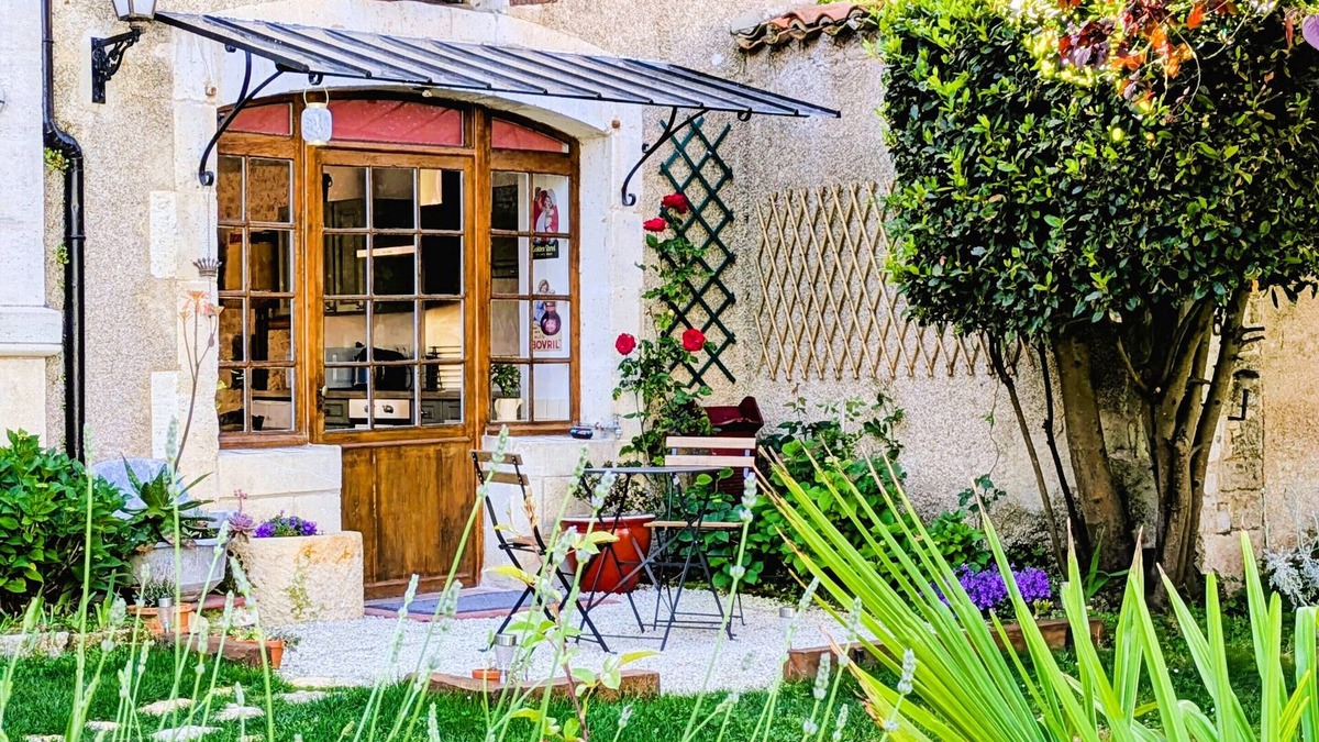 Val-de-Bonnieure Cottage | Charming Cottage with exclusive use of the Jacuzzi upon requestn