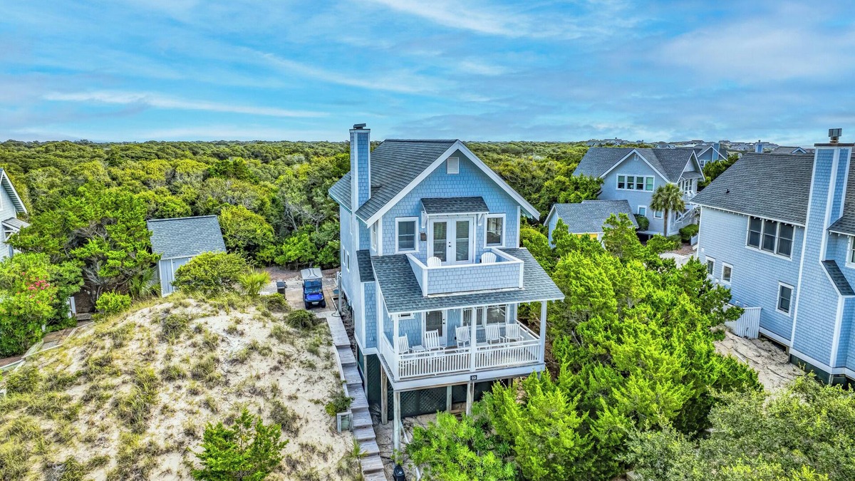 Flora's Bluff House | Charming cottage nestled high on the dune ridge w/both clubs!