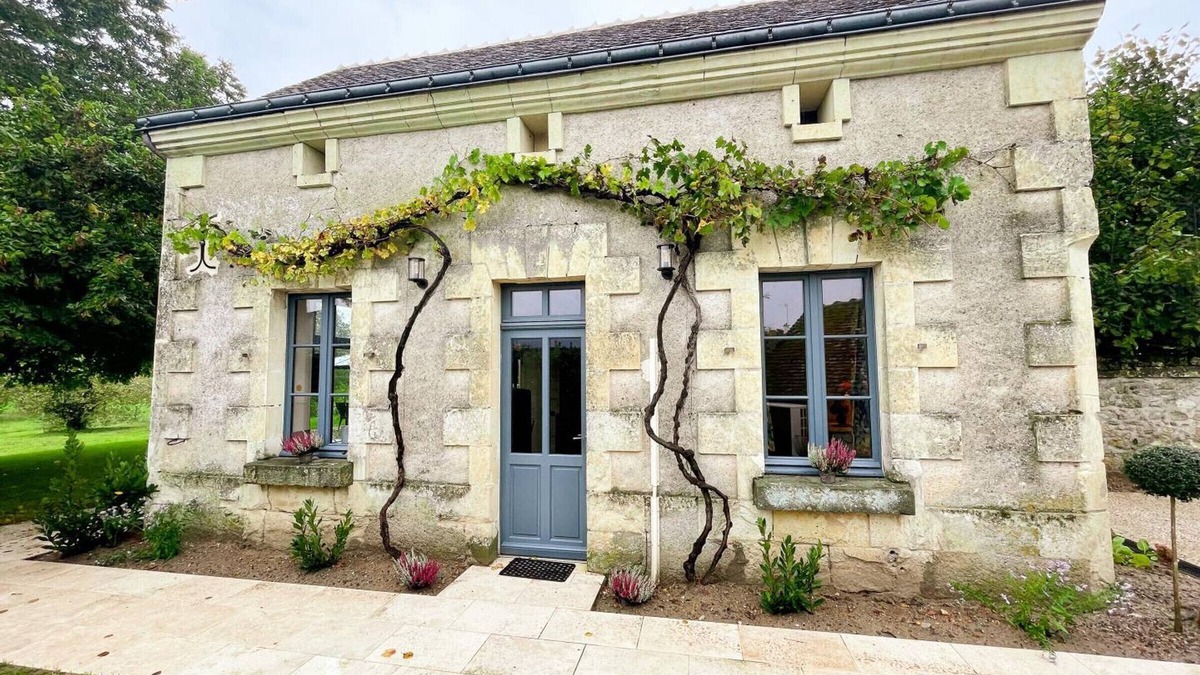 Avon-les-Roches Cottage | Charming cottage in Touraine with garden, near Loire castles