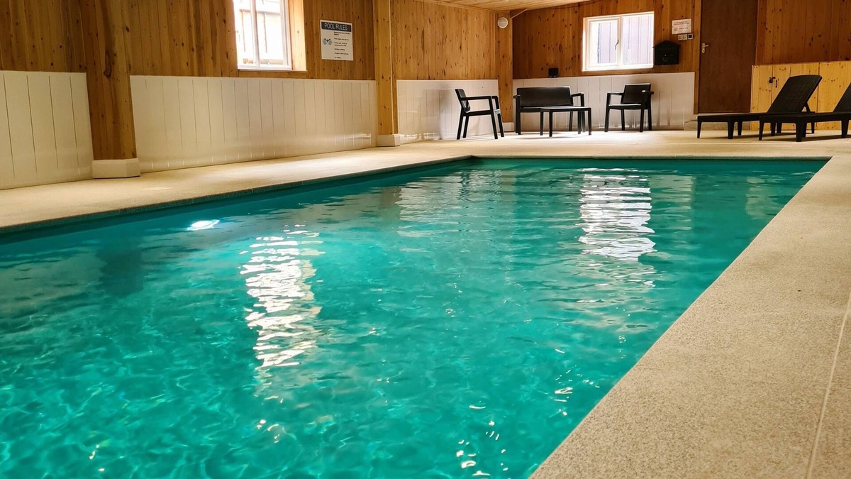 Hope Valley Cottage | Charming Cottage, centre of the Peak District and Indoor heated swimming pool