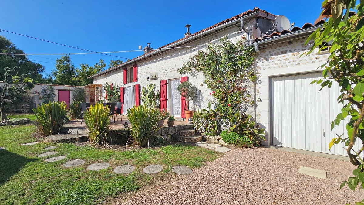Saint-Maigrin Cottage | 🌿 Charming Cottage & Gîte Annex – Private Pool in Sunny Charente Maritime