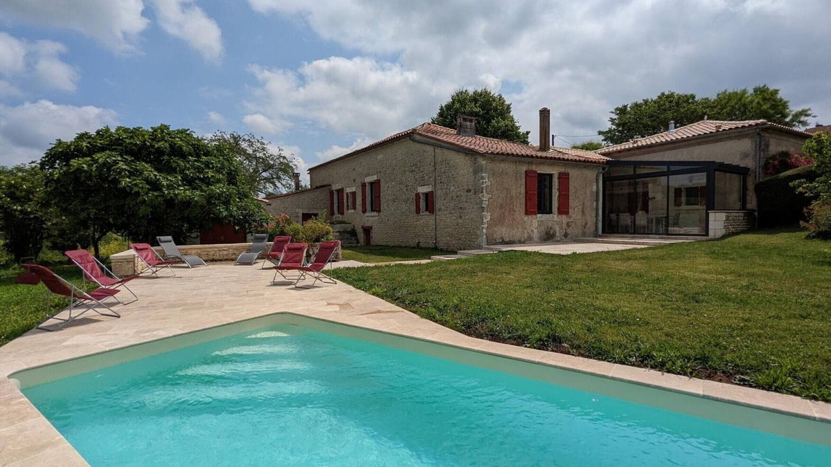 Val-des-Vignes Cottage | Charming Cottage with Heated Pool, Terrace, and Enclosed Garden in Aubeville