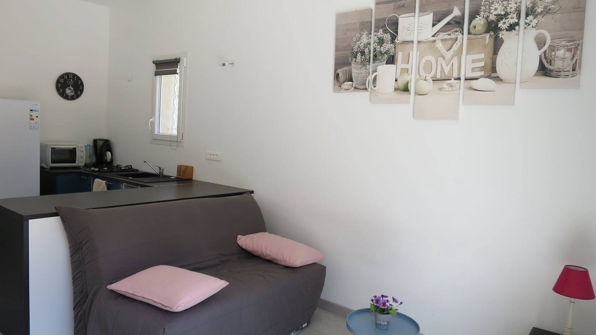 Trets House | Charming cottage in a quiet country estate near Aix-Provence
