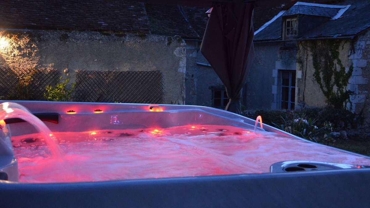 Le Blanc Cottage | Charming cottage in Berry with jacuzzi and terrace