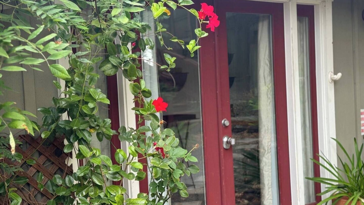 Fetters Hot Springs-Agua Caliente Cottage | Charming cottage in beautiful Sonoma with HVAC and deck