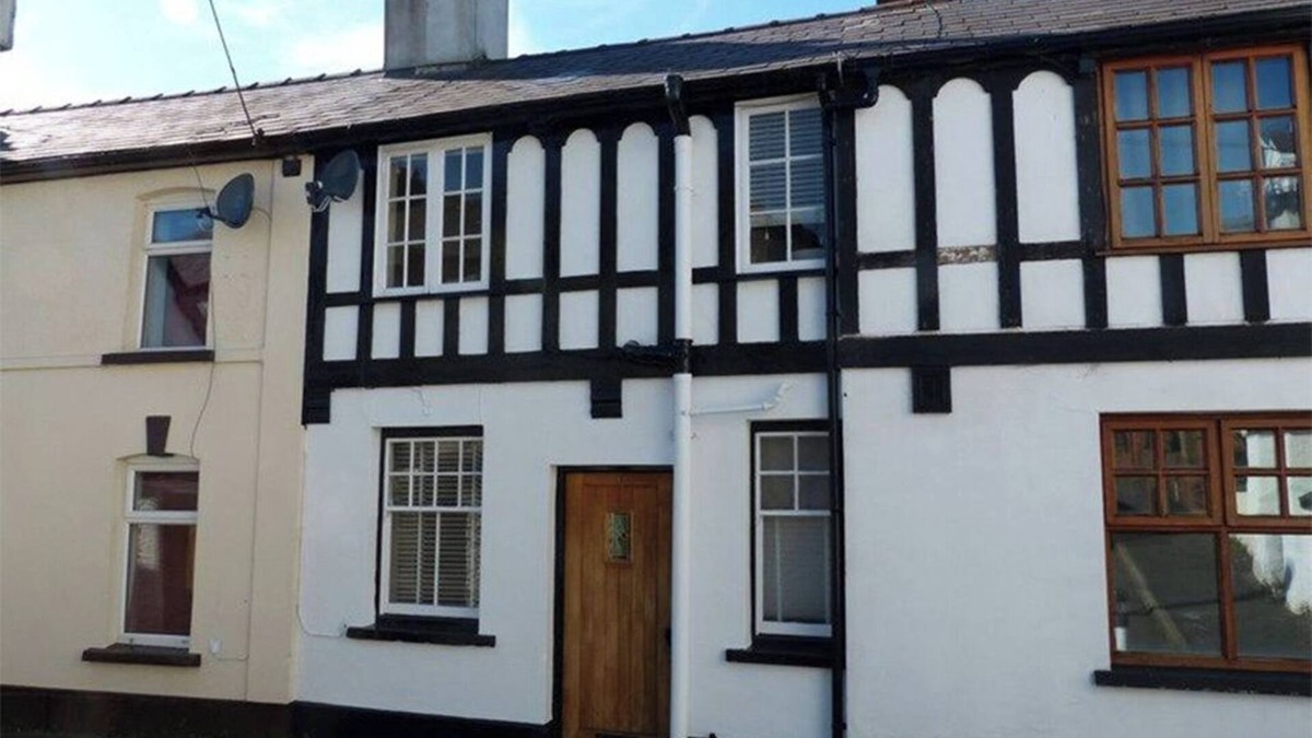 Brecon Cottage | Charming Cottage in Brecon, sleeps 6 people. Pets welcome!n