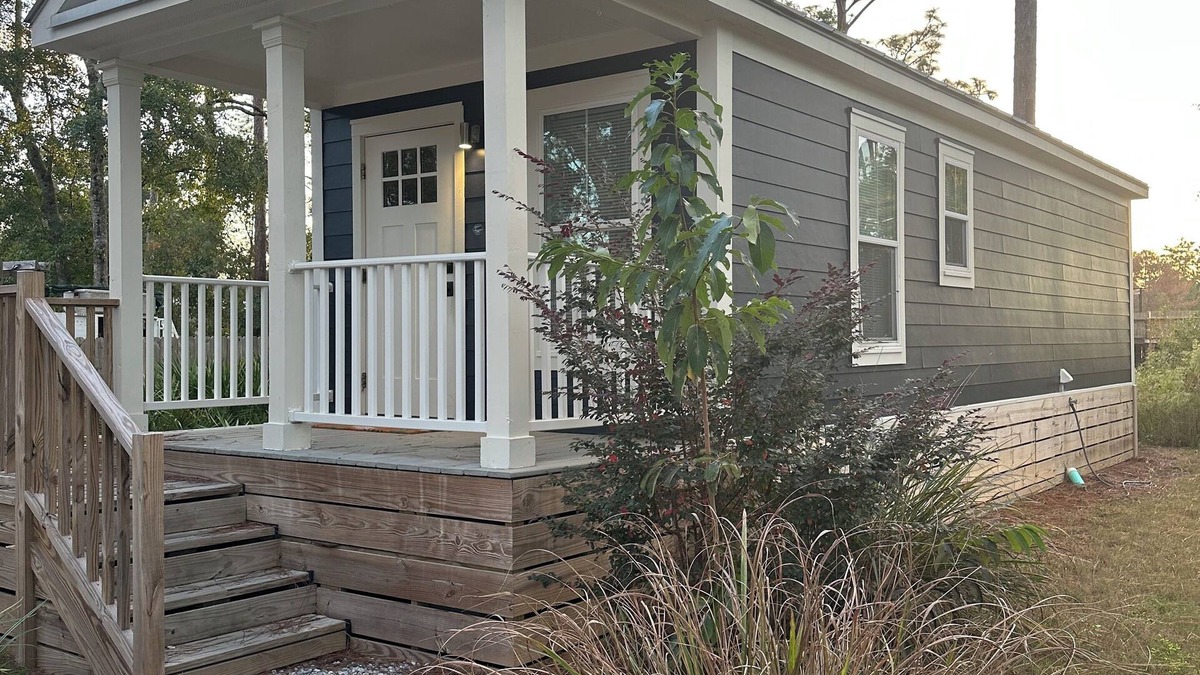 Freeport Cottage | Charming cottage in Freeport near the beaches. Enjoy your stay