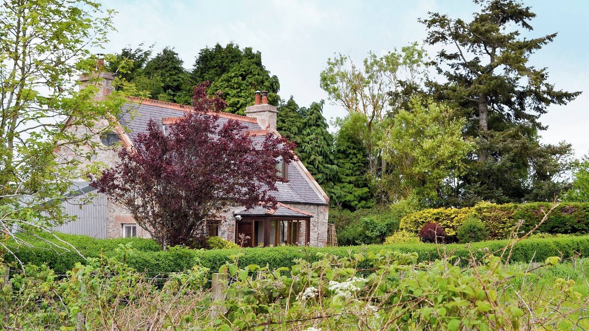 Inverness Cottage | Charming cottage in a rural setting yet only 3 miles from Inverness.