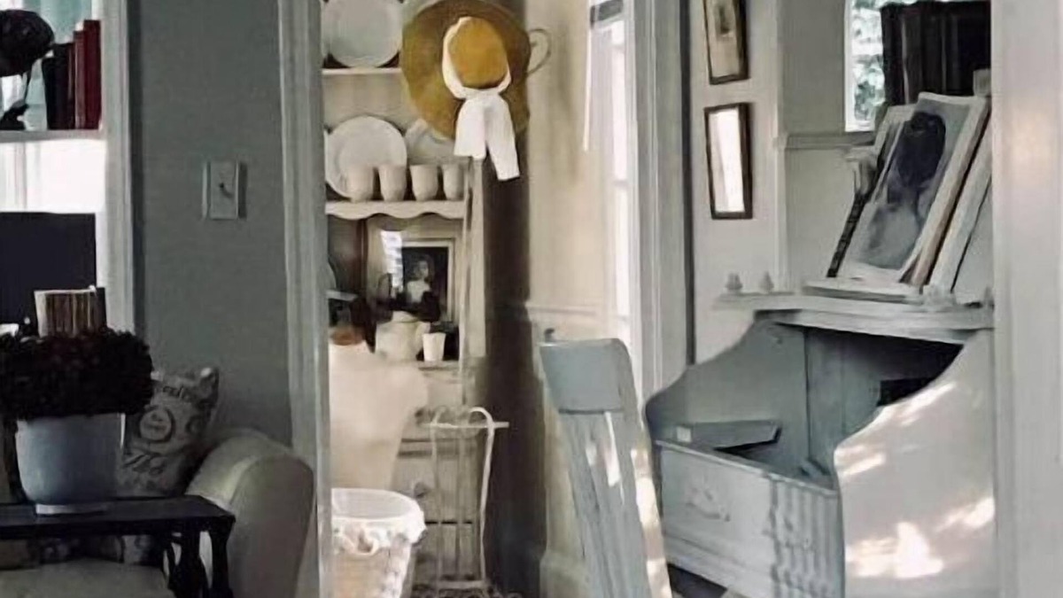 Columbia Cottage | Charming cottage in great neighborhood.close to downtown, fort and university