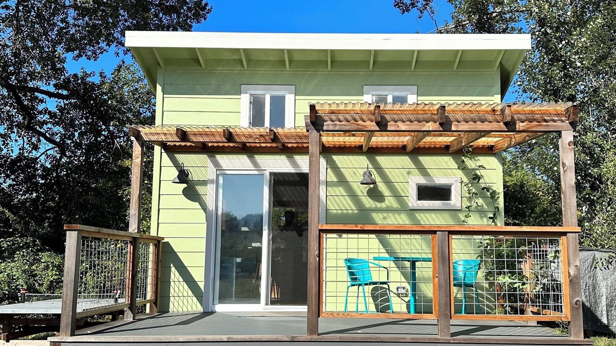 Blue Lake Cottage | Charming cottage in sunny Blue Lake