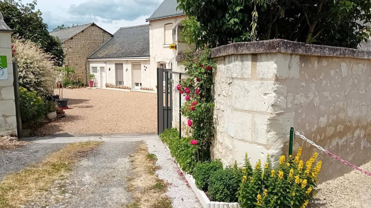 Sazilly Cottage | Charming cottage in Sazilly with private garden and WiFi