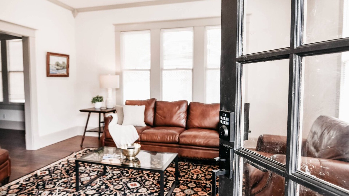 Victoria House | Charming cottage in the heart of historic downtown Victoria!