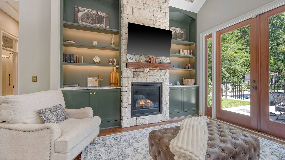 Summerville Historic District Cottage | Charming cottage in downtown historic Summerville