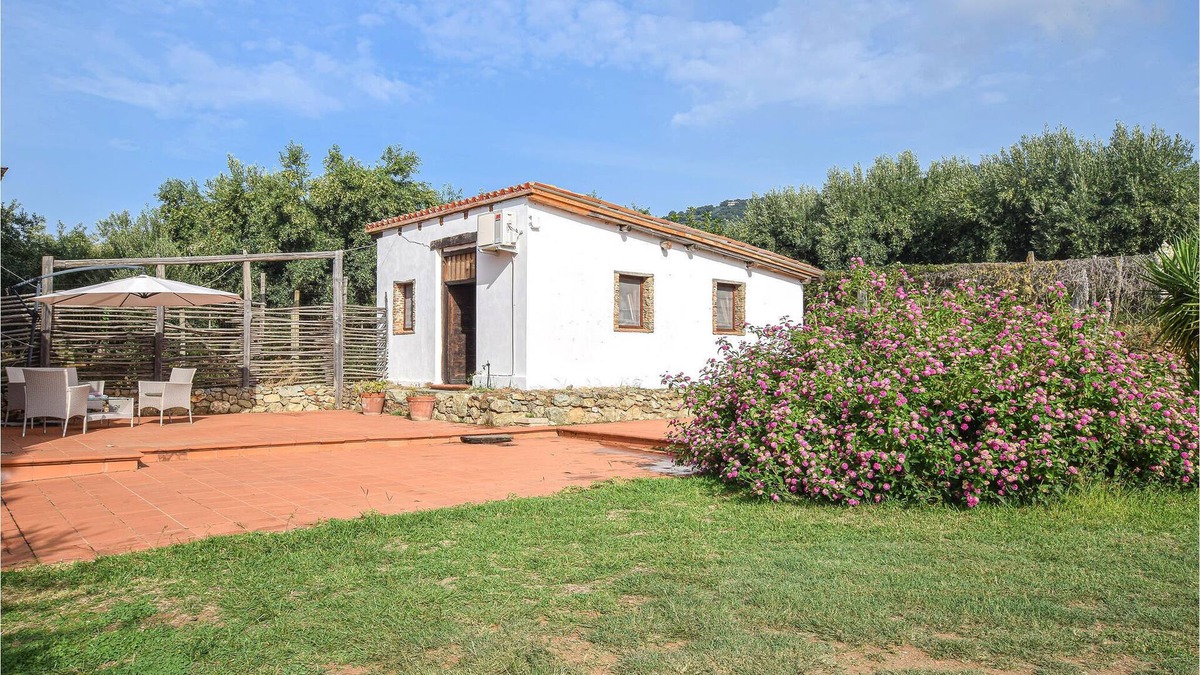 Gizzeria House | Charming cottage not far from the beach.