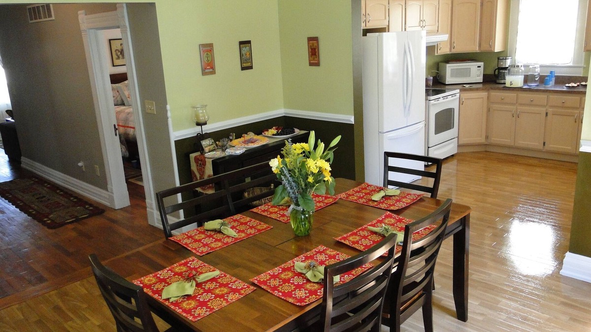 Manhattan Cottage | Charming Cottage-Modern Amenities-Quiet Downtown Neighborhood
