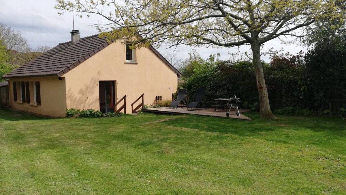 Portbail Cottage | Charming Cottage Near Beach - Fireplace, Garden, WiFi, Pet-Friendly, Parking
