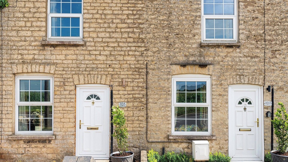 Easton on the Hill Cottage | Charming cottage near lovely Stamford with cosy open fire and a rural location.