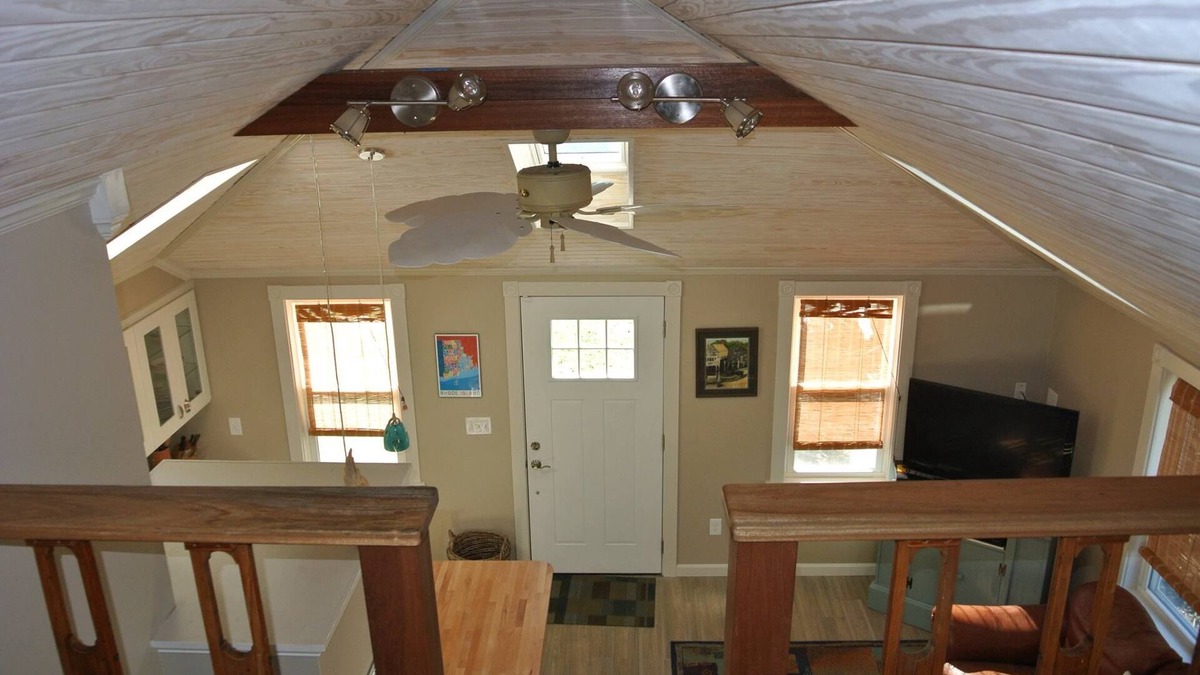 Wakefield-Peacedale House | Charming Cottage near the Beaches in Historic Wakefield, RI
