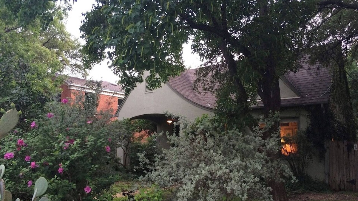 West Campus Cottage | Charming Cottage near UT