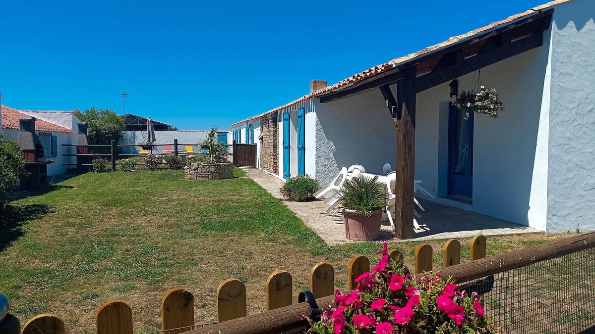 Bouin Cottage | Charming Cottage on 15-Hectare Equestrian Estate with Private Garden & Modern Amenities