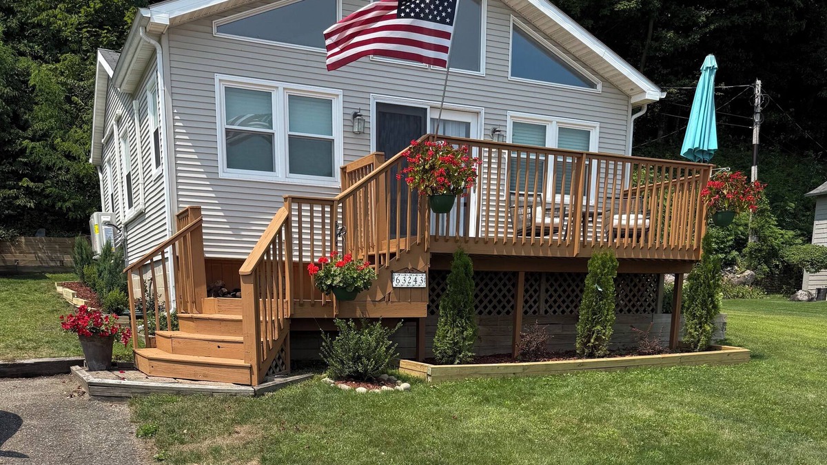 Vandalia Cottage | Charming cottage on Crystal Clear Birch Lake - Perfect getaway
