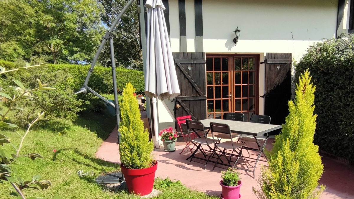 La Vallee Cottage | Charming cottage on the heights of Houlgate 2 Bedrooms/5 persons