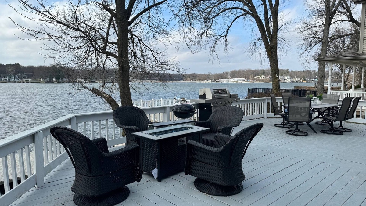 Monticello House | Charming Cottage on Lake Shafer-optional Pontoon! Screened gazebo and swim deck!