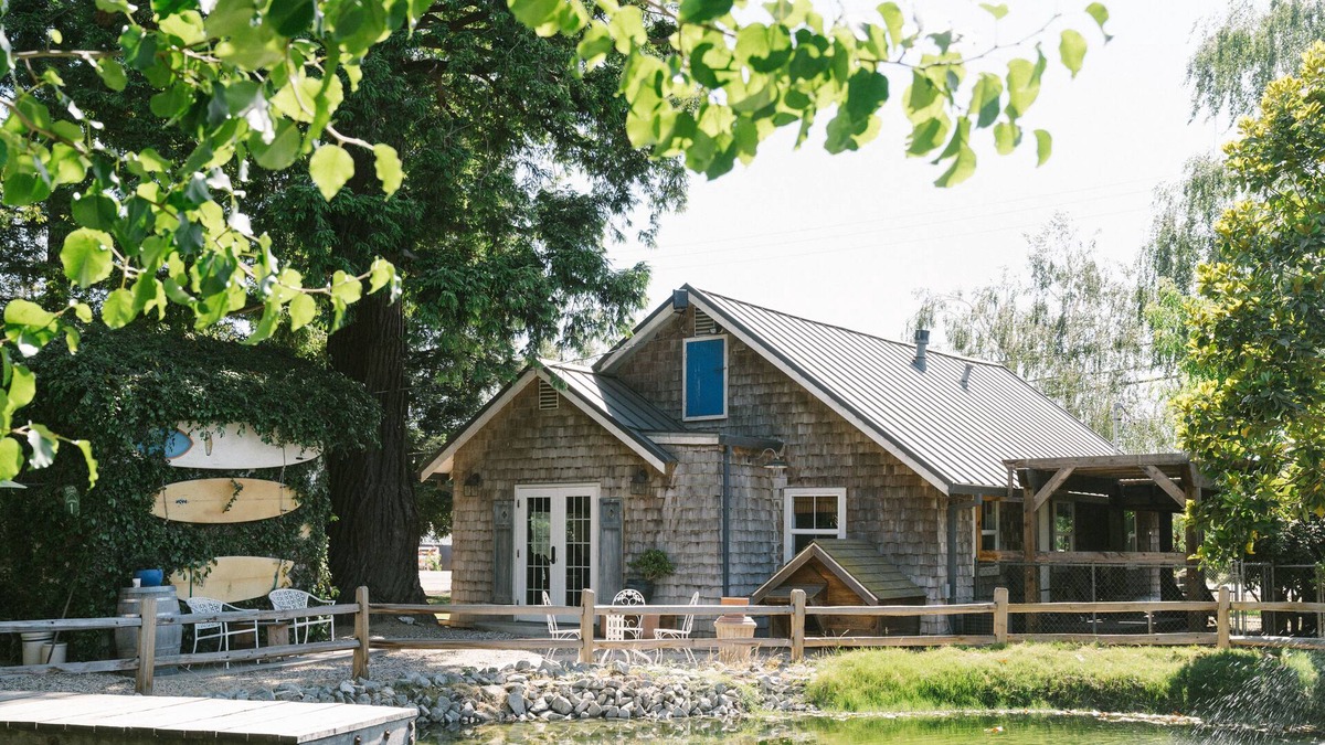 Victor Cottage | Charming Cottage on Winery Estate