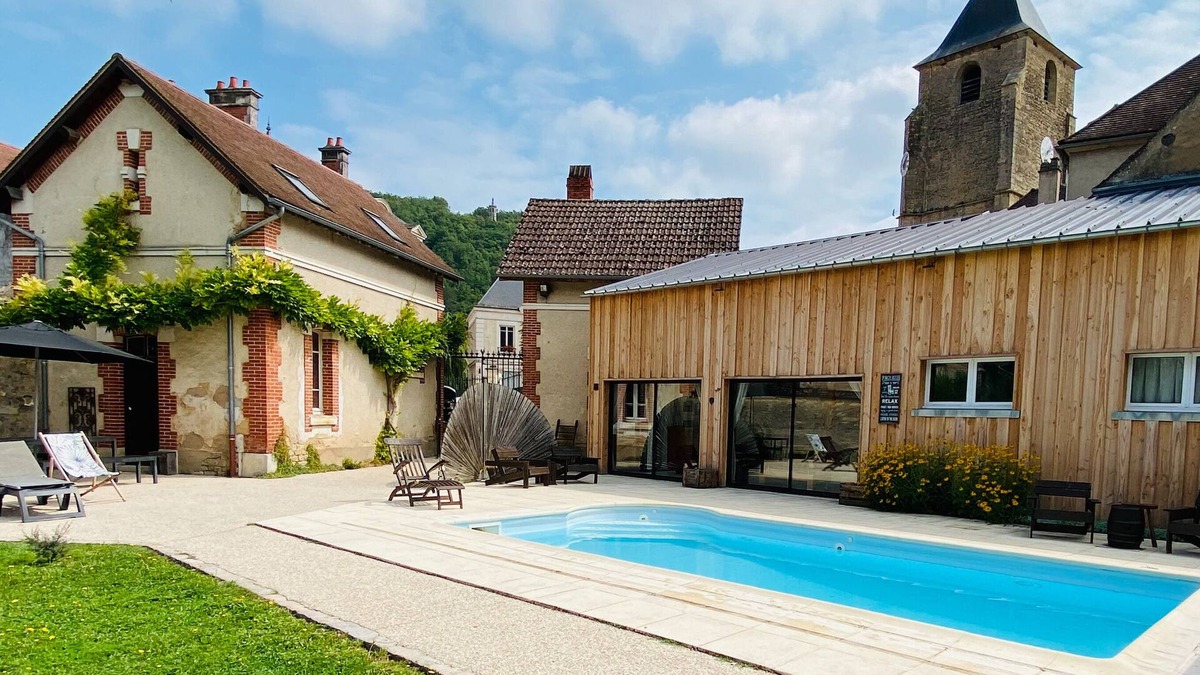 Sermizelles Bed & Breakfast | Charming cottage / pool house in Burgundy, calm nature walks at the gates of the Morvan