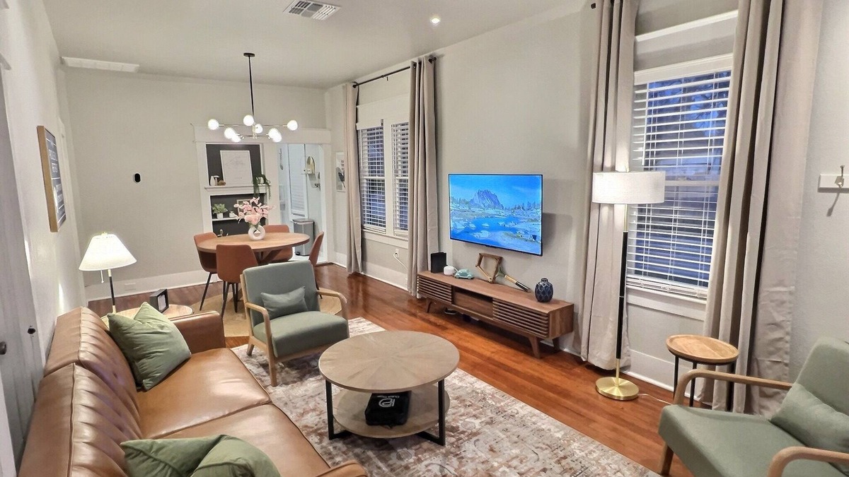 Seguin House | Charming cottage-style home with a prime location to downtown and pickleball.