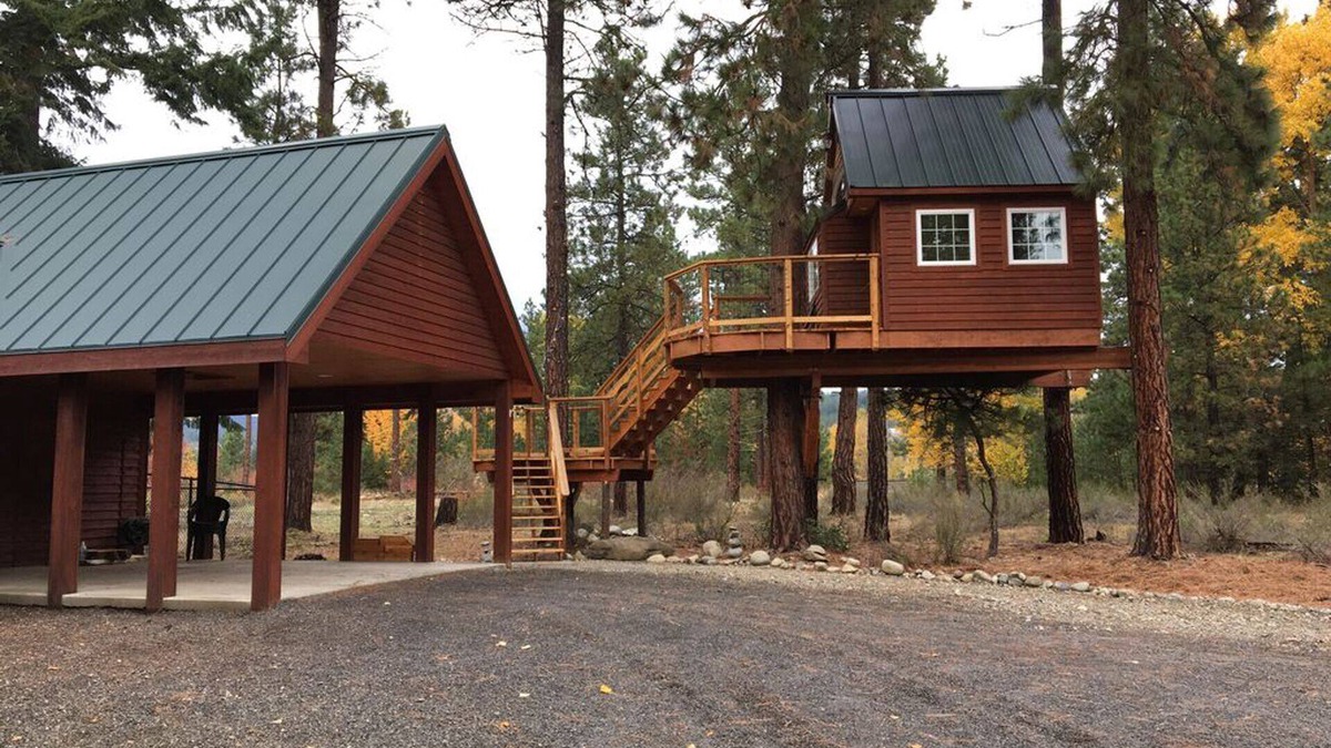 Cle Elum Cabin | Charming Cottage & Treehouse in lovely Cle Elum