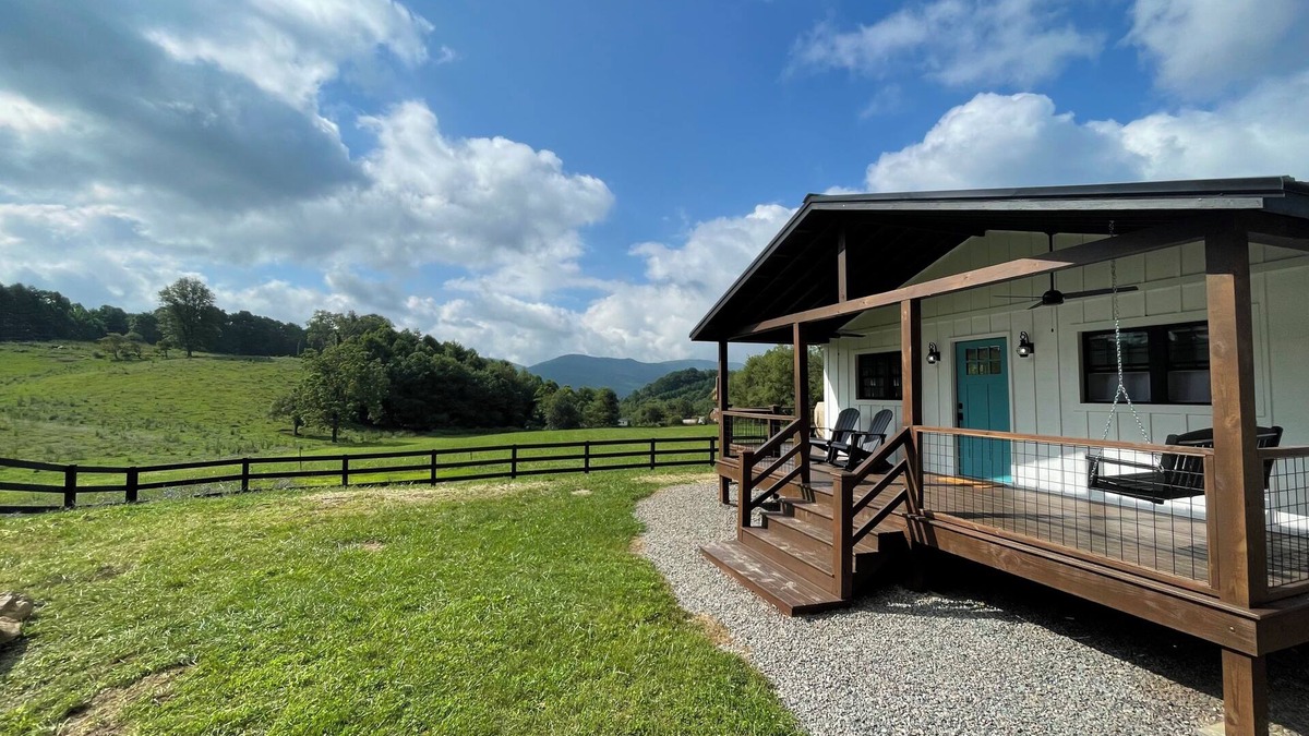 Mountain City Cottage | Charming cottage in the gorgeous Smoky Mountains