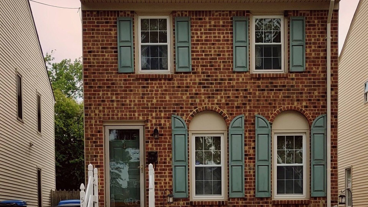 Northeast Virginia Beach House | Charming Cottage on Quiet, Cul-De-Sac w/Pond, 5 Block Walk to Virginia Beach