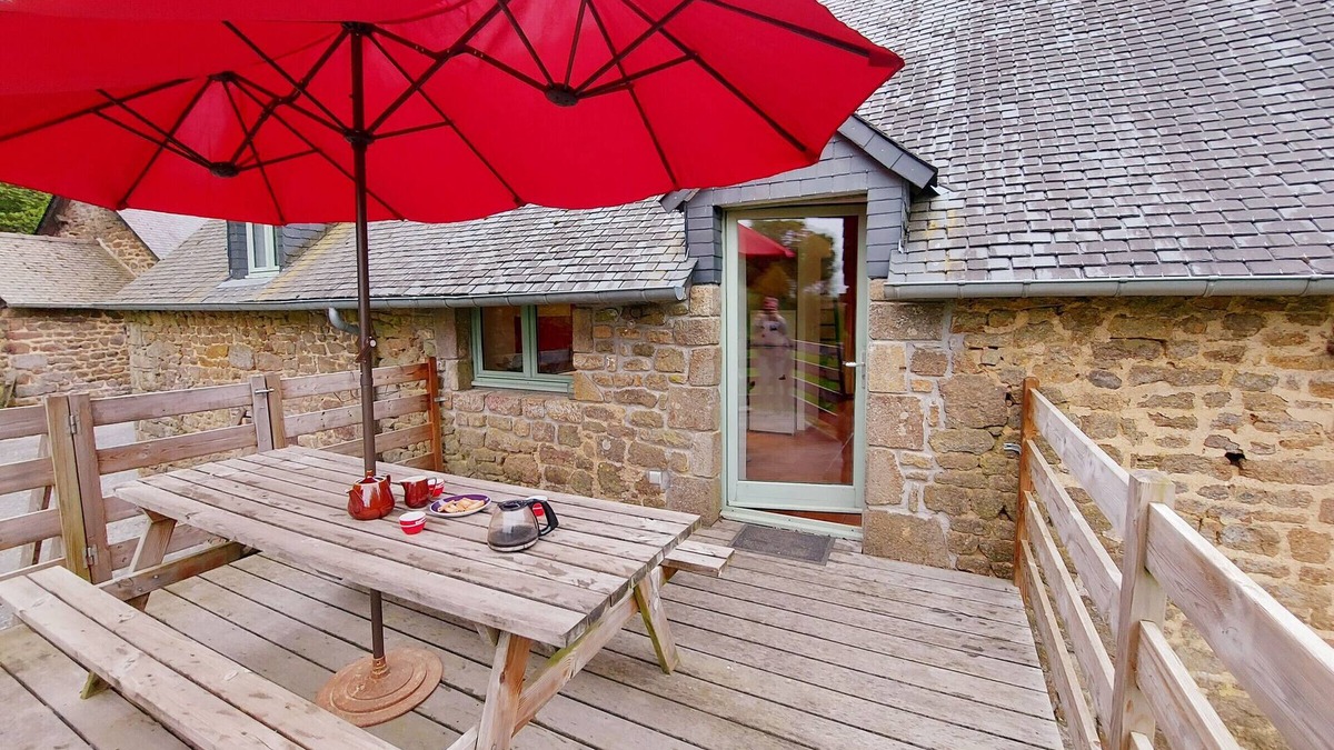 La Pellerine Cottage | Charming Cottage with Terrace Overlooking Stream and Hills, Near Fougères and Mont Saint-Michel