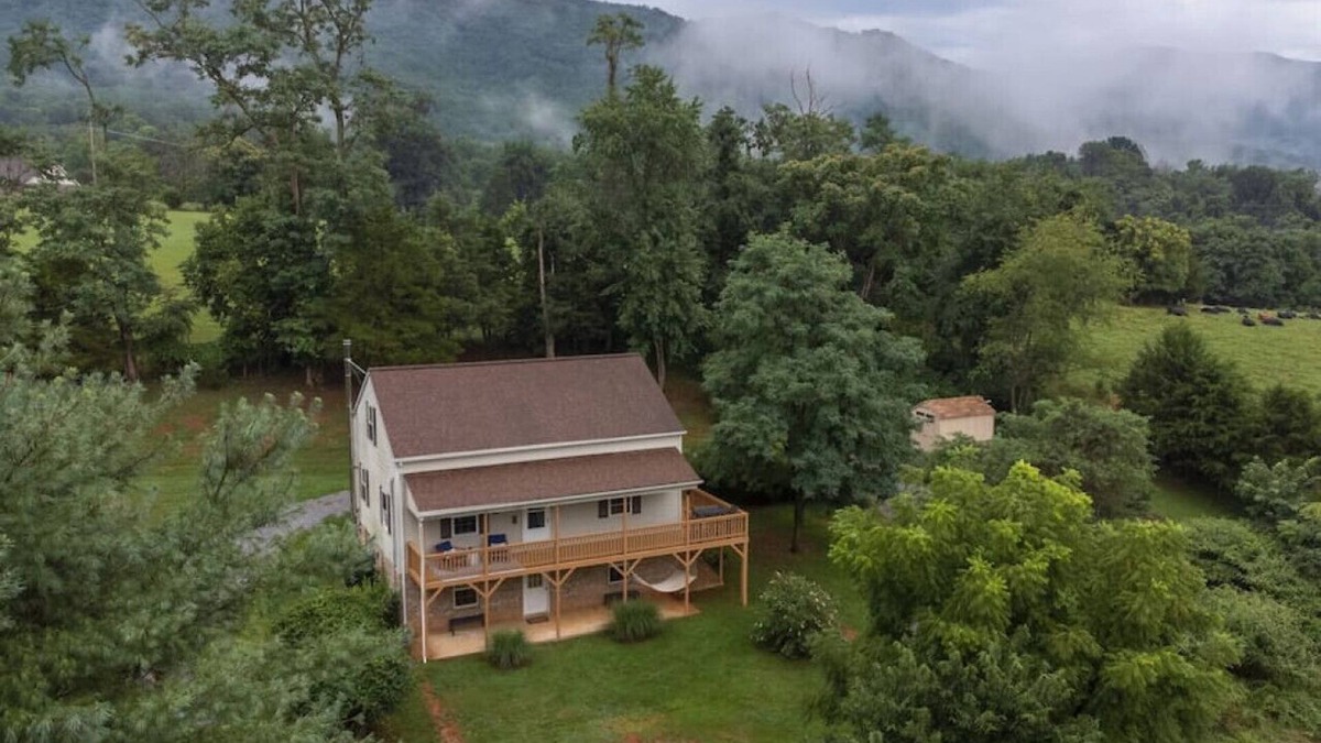 Stanley Cottage | Charming Cottage w/Incredible Views & Firepit