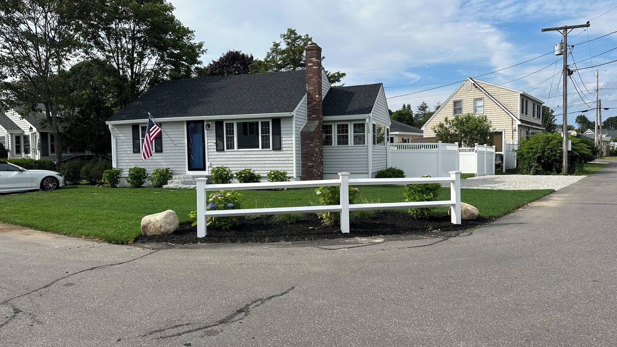 York Harbor Cottage | Charming Cottage w/WiFi, AC in York, Walking Distance to Long Sands Beach