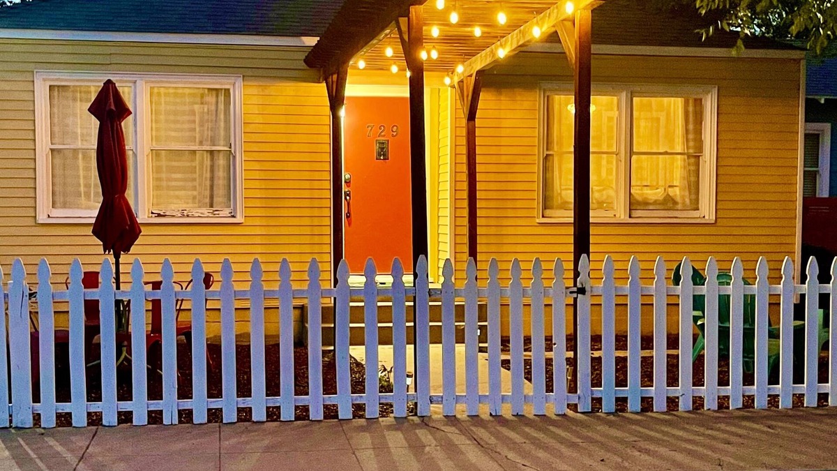 Paso Robles House | Charming Cottage Walking Distance to Downtown! 2 King beds and gas fire pit