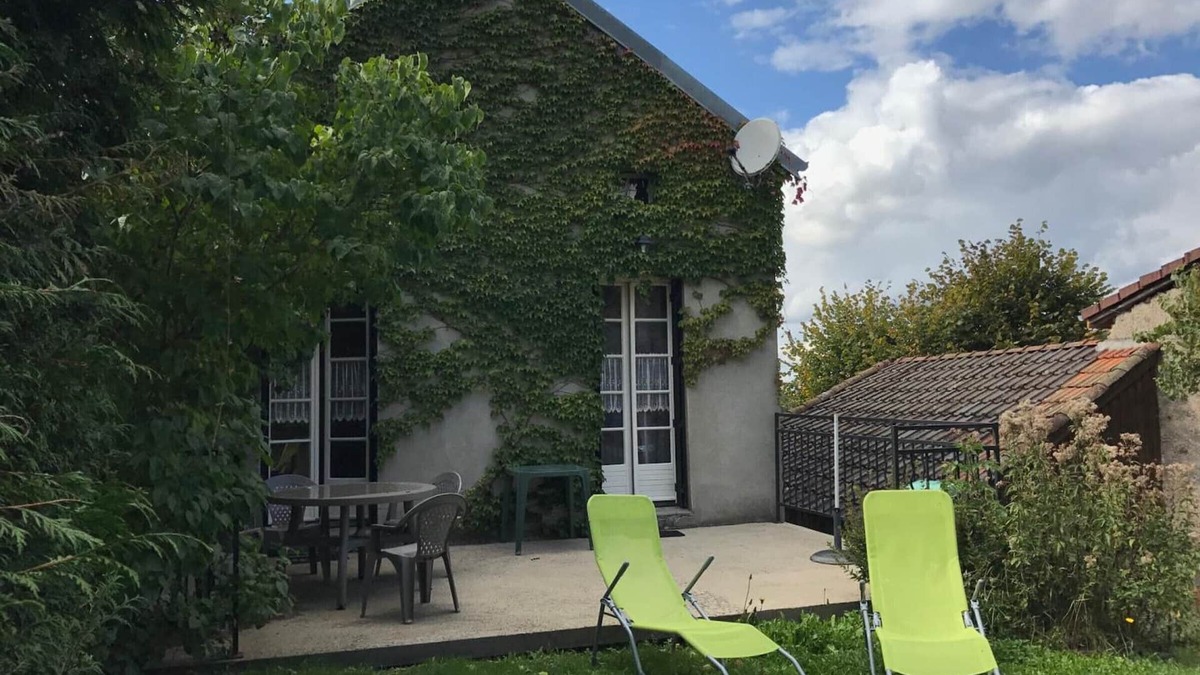 La Chabanne Cottage | Charming Cottage with Garden, Near Skiing and Outdoor Activities