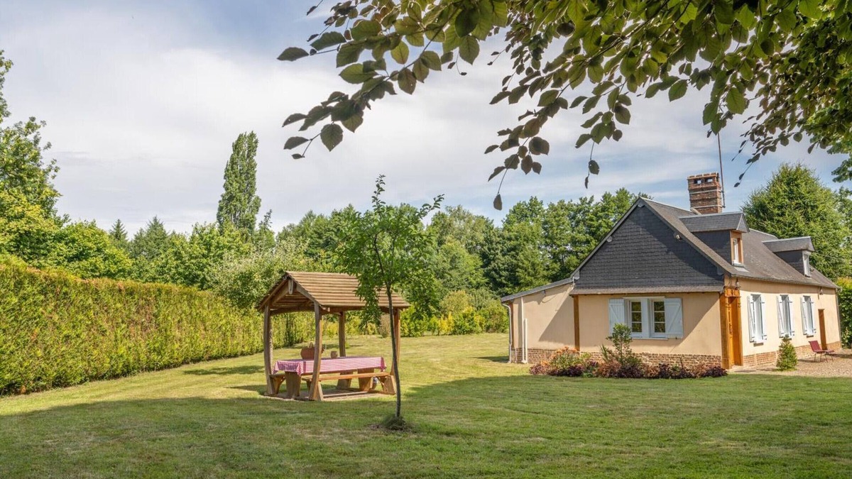Martincourt Cottage | Charming Cottage with Garden, Fireplace, and Modern Amenities in Scenic Village Near Beauvais