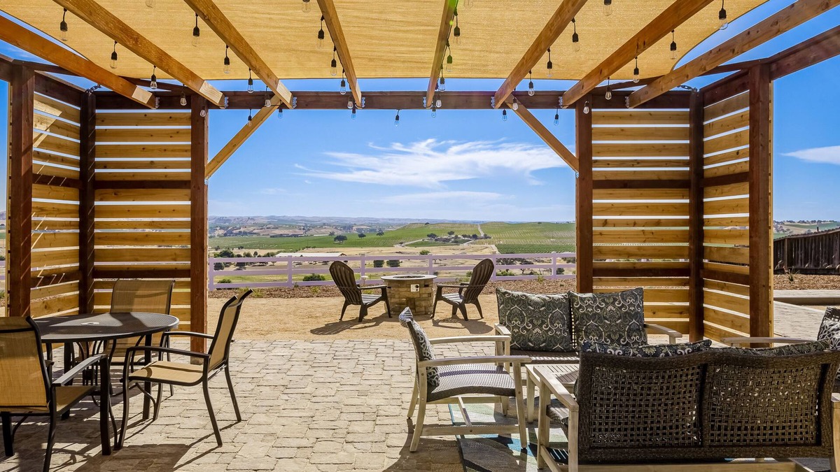 Paso Robles Cottage | Charming cottage with beautiful vineyard views, BBQ, & bocce ball court
