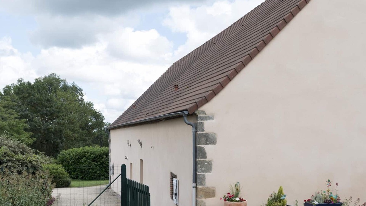 Cressanges Cottage | Charming Cottage with Pool, Large Garden, and Family Amenities in Peaceful Countryside