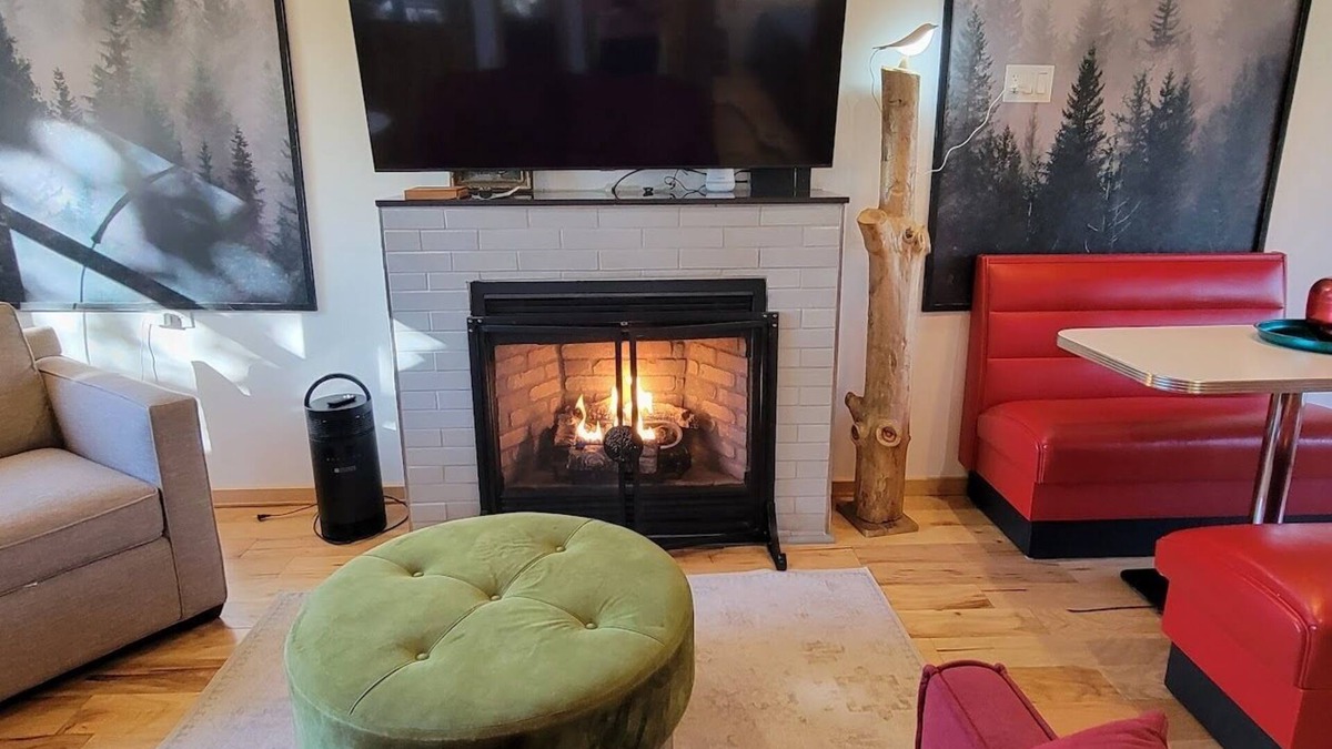 Town of Conesville Cottage | Charming cottage with a mountain view from the wrap-around deck, @upstayz