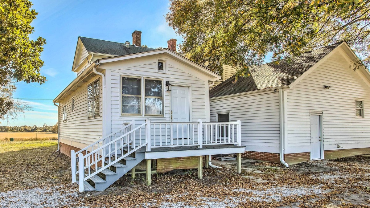 Sellers Cottage | Charming Cottage with easy access to local attractions-pet and kid friendly